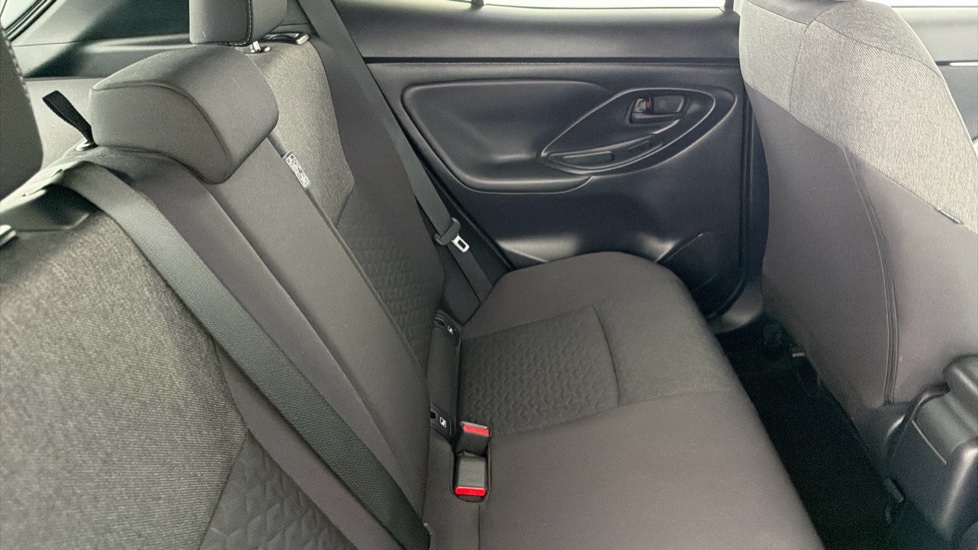 Toyota Yaris Cross 1.5 Hybrid Design 5dr CVT Hybrid Estate - Image 8