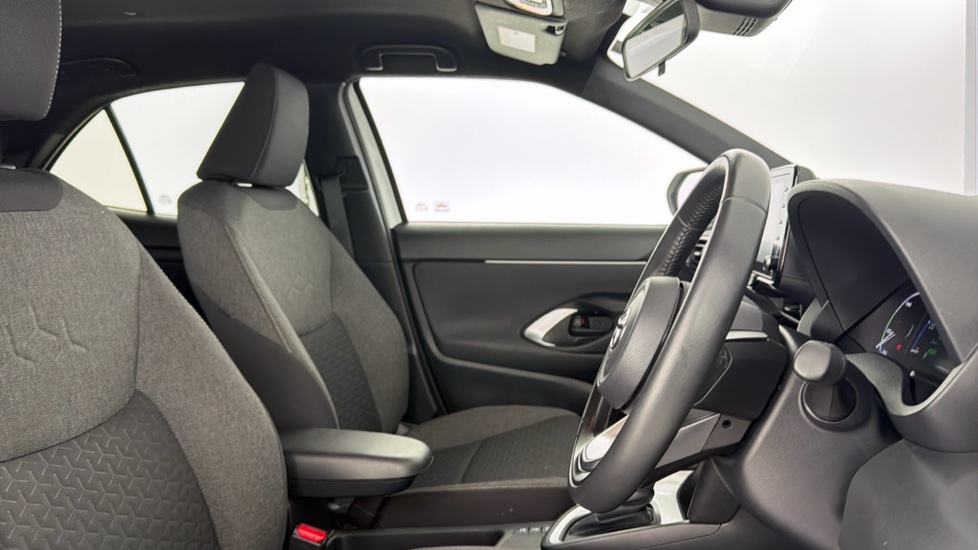 Toyota Yaris Cross 1.5 Hybrid Design 5dr CVT Hybrid Estate - Image 12