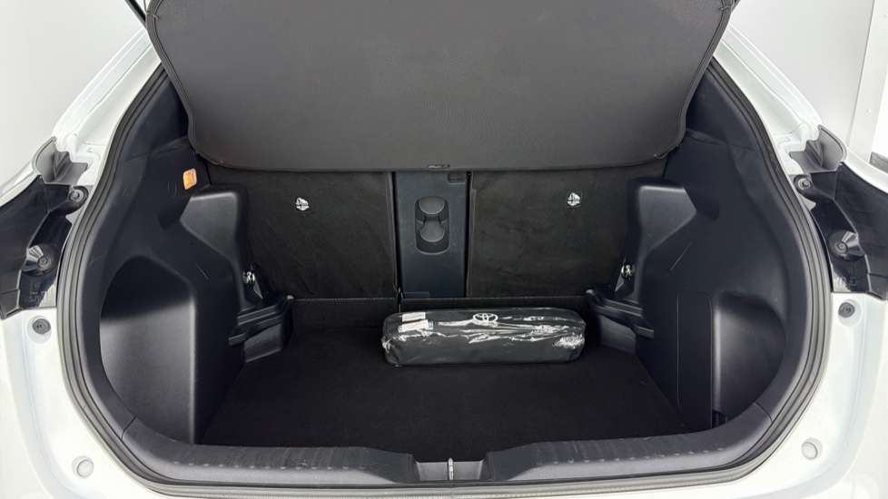 Toyota Yaris Cross 1.5 Hybrid Design 5dr CVT Hybrid Estate - Image 13