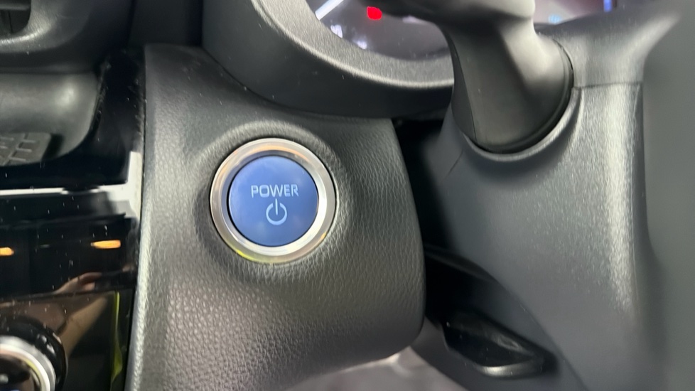 Toyota Yaris Cross 1.5 Hybrid Design 5dr CVT Hybrid Estate - Image 16