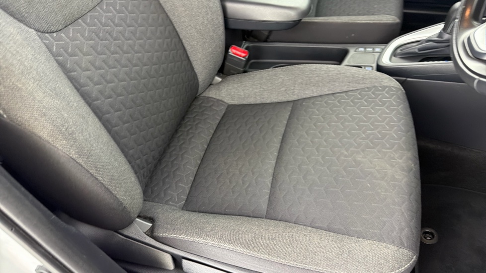Toyota Yaris Cross 1.5 Hybrid Design 5dr CVT Hybrid Estate - Image 17