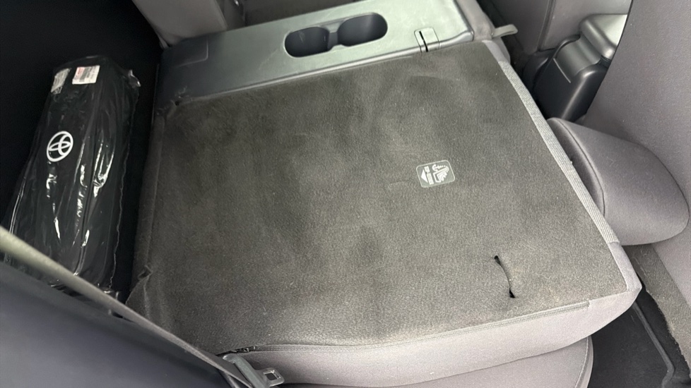 Toyota Yaris Cross 1.5 Hybrid Design 5dr CVT Hybrid Estate - Image 18
