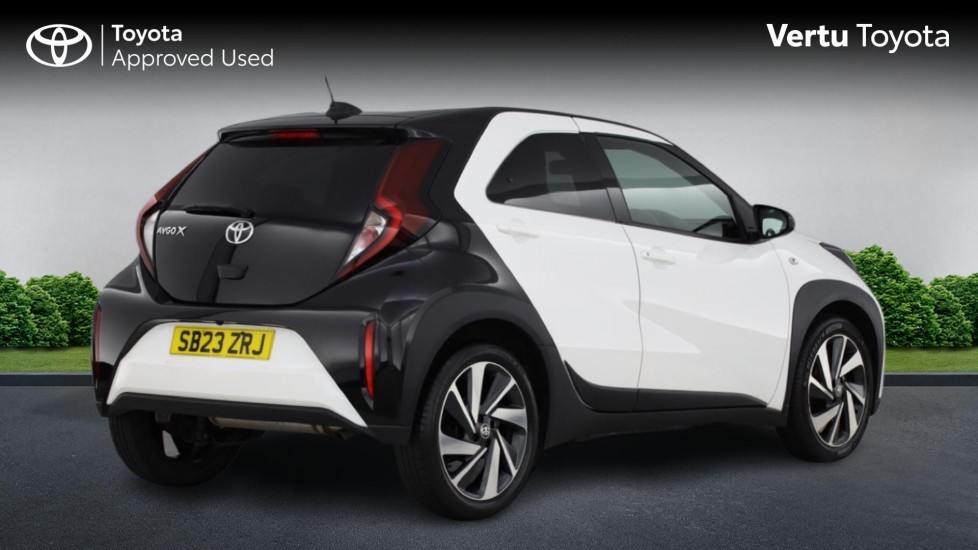 Toyota Aygo X 1.0 VVT-i Edge 5dr Petrol Hatchback - Image 2