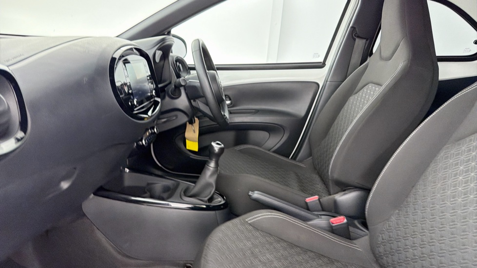 Toyota Aygo X 1.0 VVT-i Edge 5dr Petrol Hatchback - Image 5