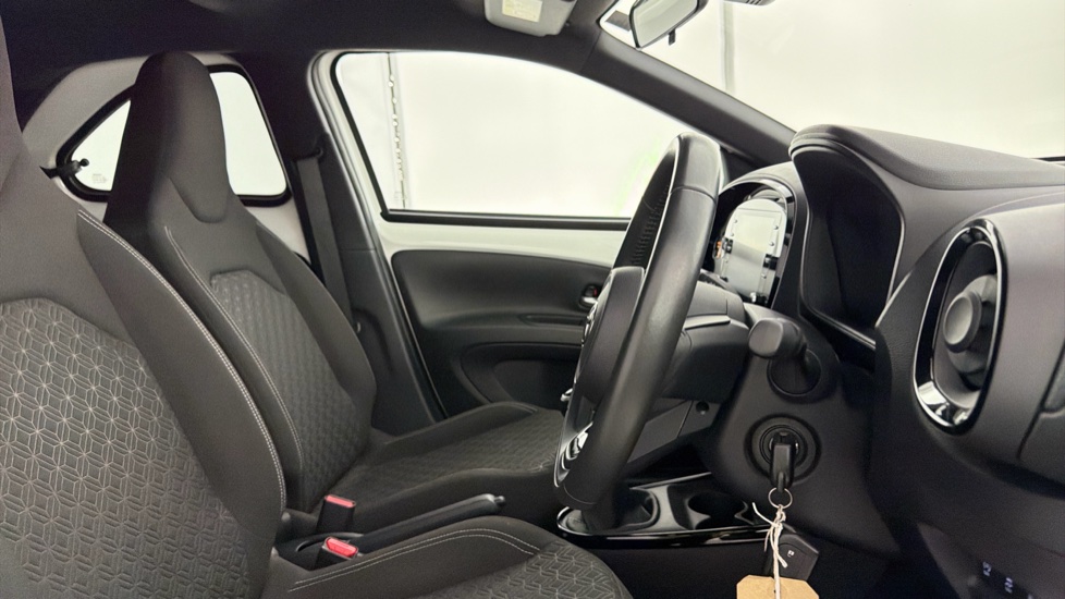 Toyota Aygo X 1.0 VVT-i Edge 5dr Petrol Hatchback - Image 12