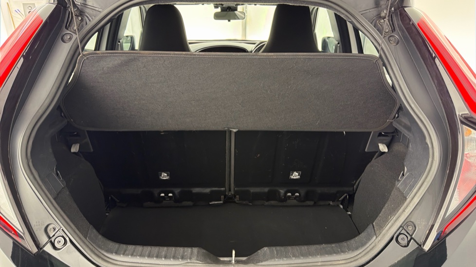 Toyota Aygo X 1.0 VVT-i Edge 5dr Petrol Hatchback - Image 13