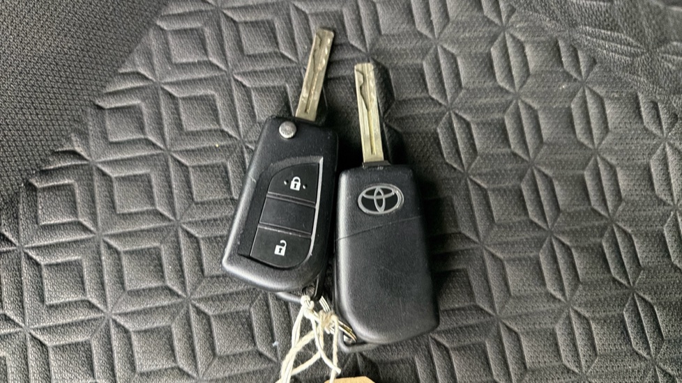 Toyota Aygo X 1.0 VVT-i Edge 5dr Petrol Hatchback - Image 28