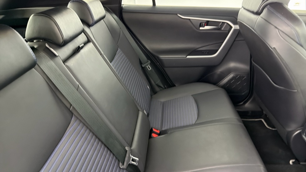Toyota RAV4 2.5 VVT-i Hybrid Dynamic 5dr CVT Hybrid Estate - Image 8