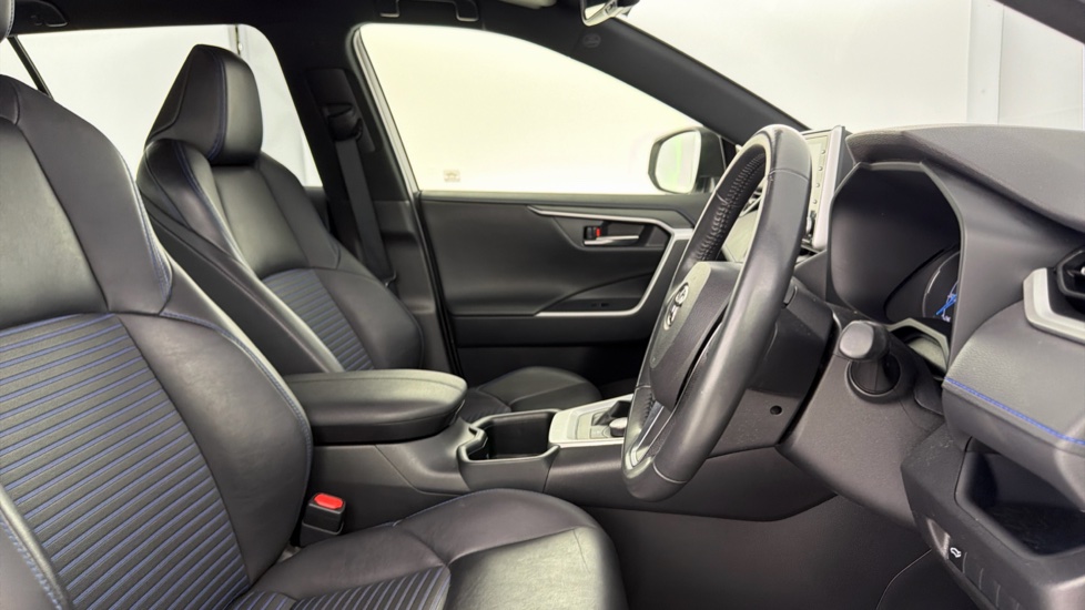 Toyota RAV4 2.5 VVT-i Hybrid Dynamic 5dr CVT Hybrid Estate - Image 12