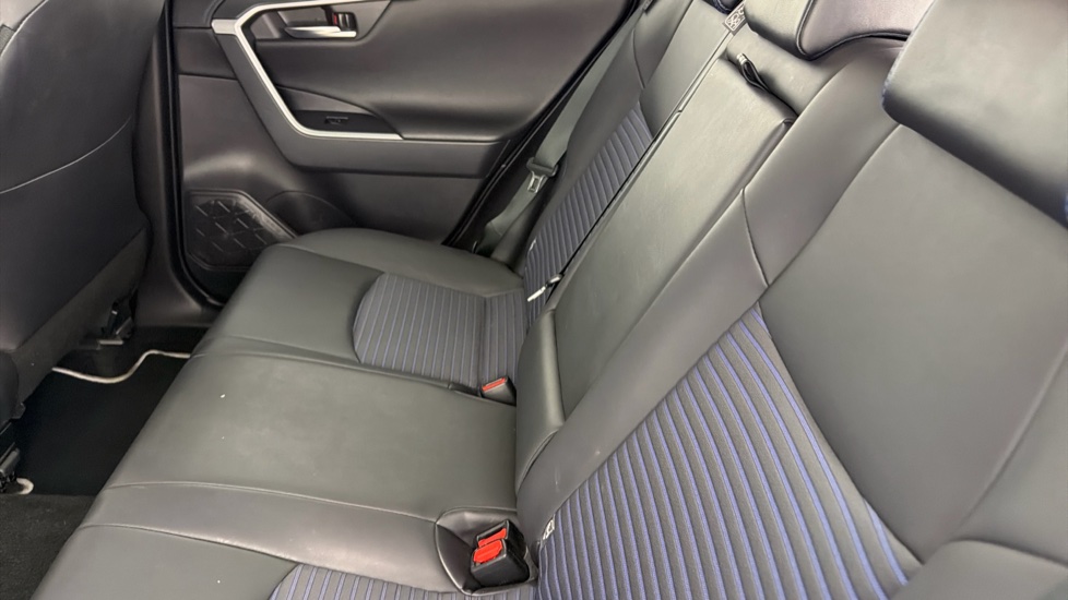Toyota RAV4 2.5 VVT-i Hybrid Dynamic 5dr CVT Hybrid Estate - Image 15