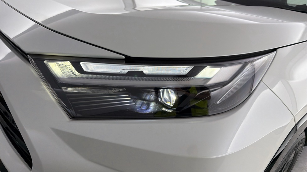 Toyota RAV4 2.5 VVT-i Hybrid Dynamic 5dr CVT Hybrid Estate - Image 20