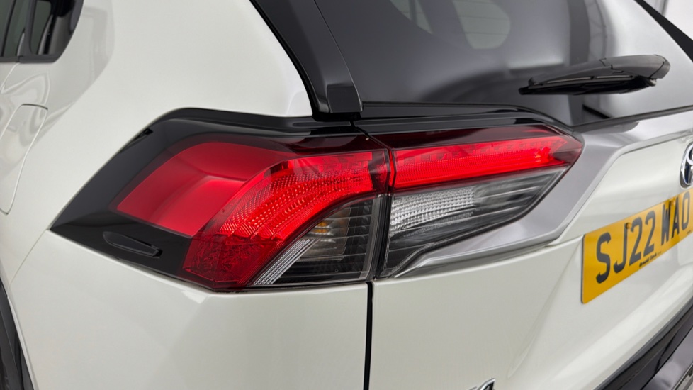 Toyota RAV4 2.5 VVT-i Hybrid Dynamic 5dr CVT Hybrid Estate - Image 21