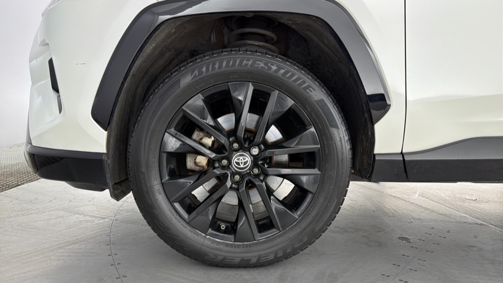 Toyota RAV4 2.5 VVT-i Hybrid Dynamic 5dr CVT Hybrid Estate - Image 25