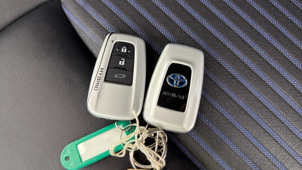 Toyota RAV4 2.5 VVT-i Hybrid Dynamic 5dr CVT Hybrid Estate - Image 28