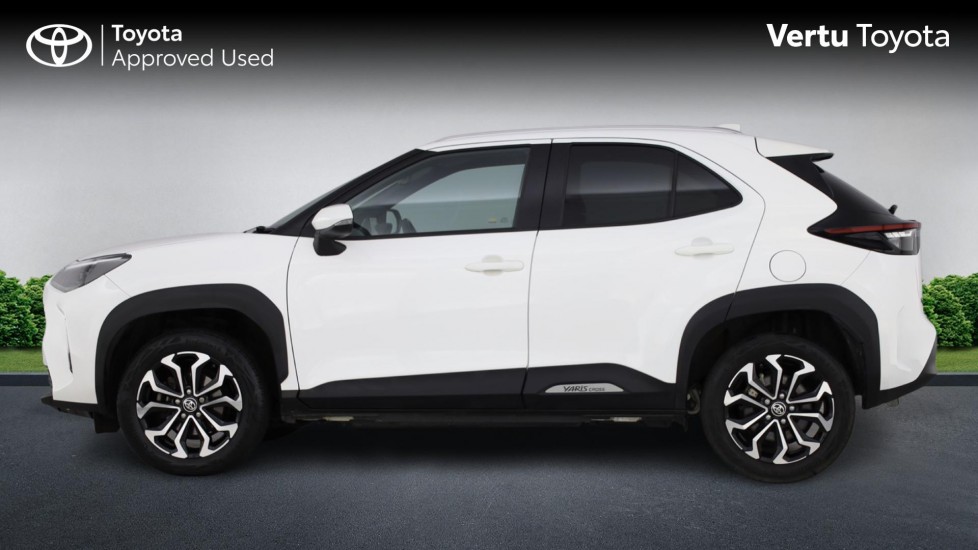 Toyota Yaris Cross 1.5 Hybrid Design 5dr CVT Hybrid Estate - Image 24