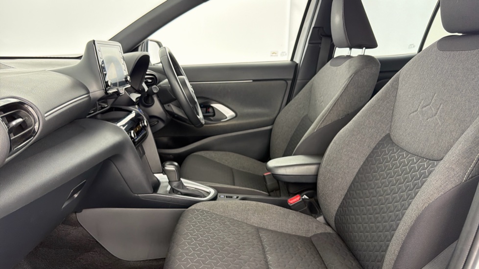 Toyota Yaris Cross 1.5 Hybrid Design 5dr CVT Hybrid Estate - Image 5