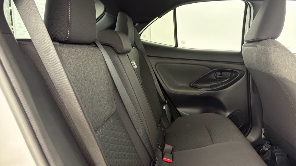 Toyota Yaris Cross 1.5 Hybrid Design 5dr CVT Hybrid Estate - Image 8
