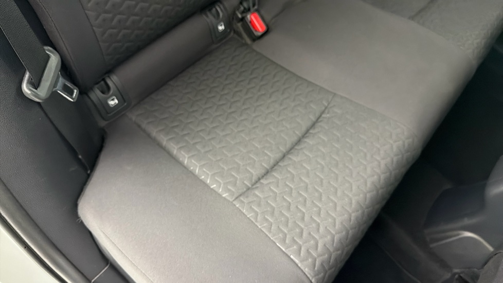 Toyota Yaris Cross 1.5 Hybrid Design 5dr CVT Hybrid Estate - Image 14