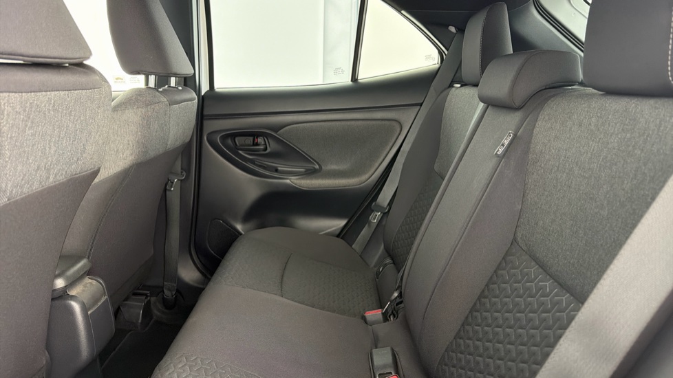 Toyota Yaris Cross 1.5 Hybrid Design 5dr CVT Hybrid Estate - Image 15