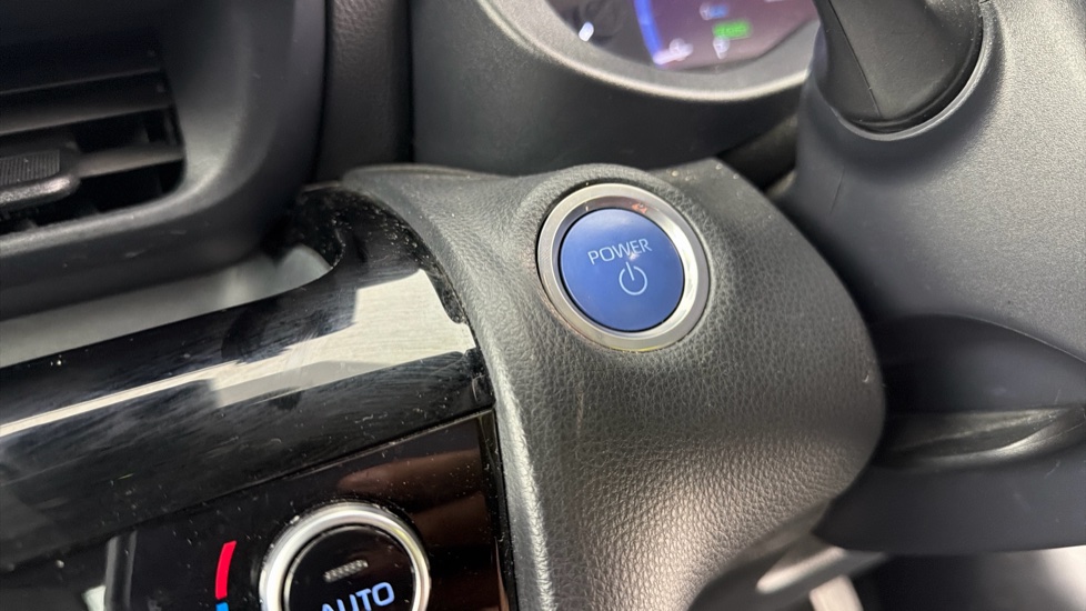 Toyota Yaris Cross 1.5 Hybrid Design 5dr CVT Hybrid Estate - Image 16