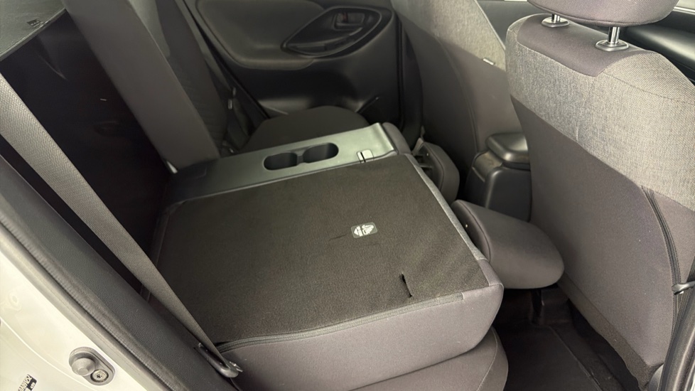 Toyota Yaris Cross 1.5 Hybrid Design 5dr CVT Hybrid Estate - Image 18
