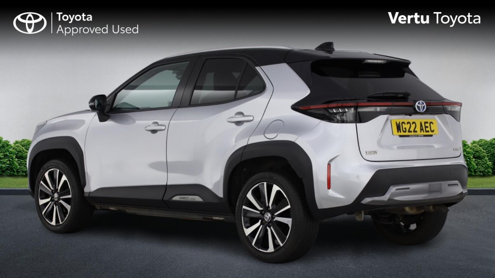 Toyota Yaris Cross 1.5 Hybrid Premiere Edition 5dr CVT Hybrid Estate - Image 4