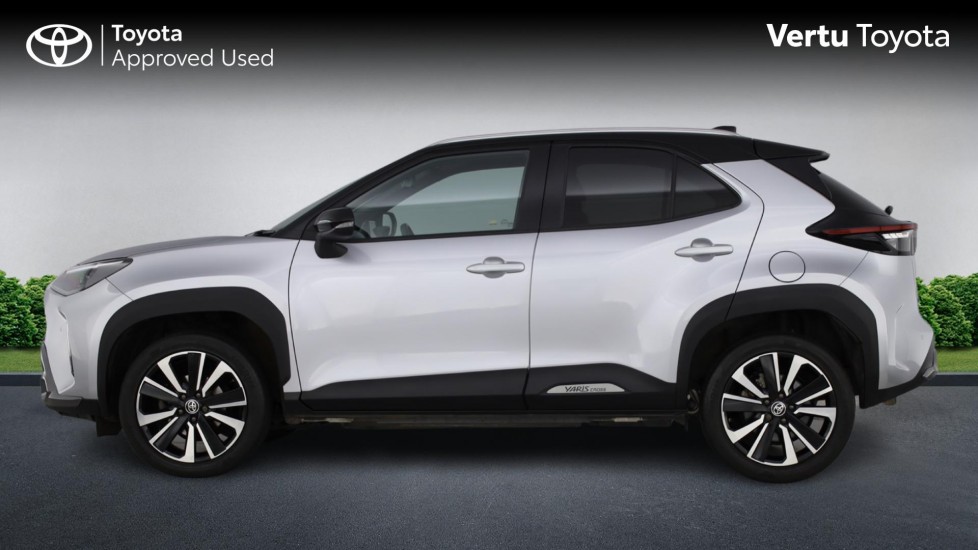 Toyota Yaris Cross 1.5 Hybrid Premiere Edition 5dr CVT Hybrid Estate - Image 24