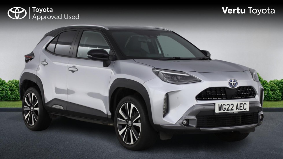 Toyota Yaris Cross 1.5 Hybrid Premiere Edition 5dr CVT Hybrid Estate - Image 1