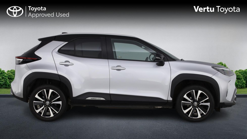 Toyota Yaris Cross 1.5 Hybrid Premiere Edition 5dr CVT Hybrid Estate - Image 23