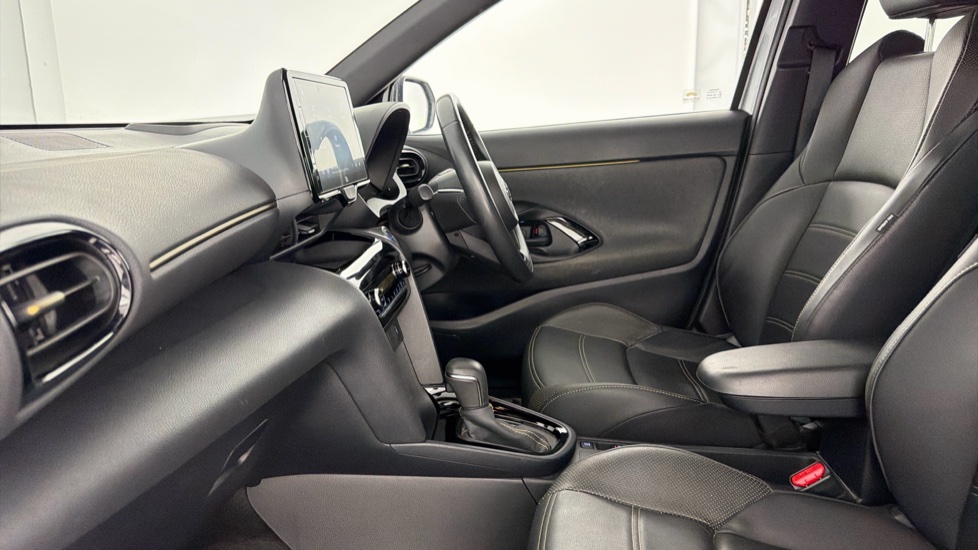 Toyota Yaris Cross 1.5 Hybrid Premiere Edition 5dr CVT Hybrid Estate - Image 5
