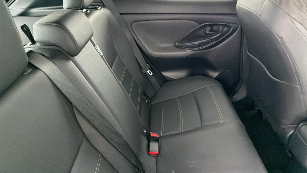 Toyota Yaris Cross 1.5 Hybrid Premiere Edition 5dr CVT Hybrid Estate - Image 8