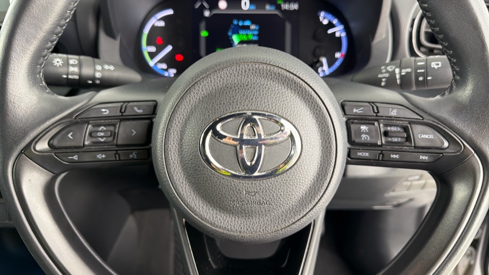 Toyota Yaris Cross 1.5 Hybrid Premiere Edition 5dr CVT Hybrid Estate - Image 10