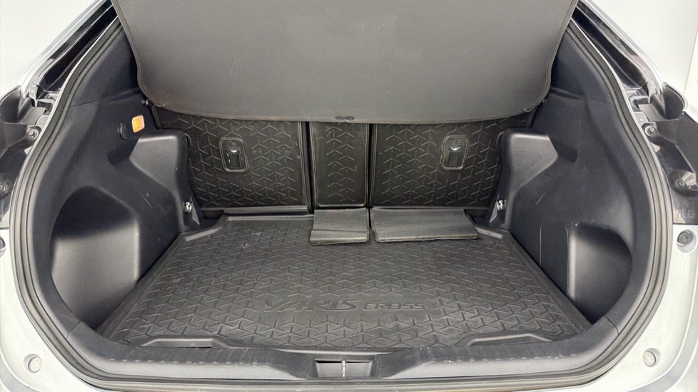 Toyota Yaris Cross 1.5 Hybrid Premiere Edition 5dr CVT Hybrid Estate - Image 13