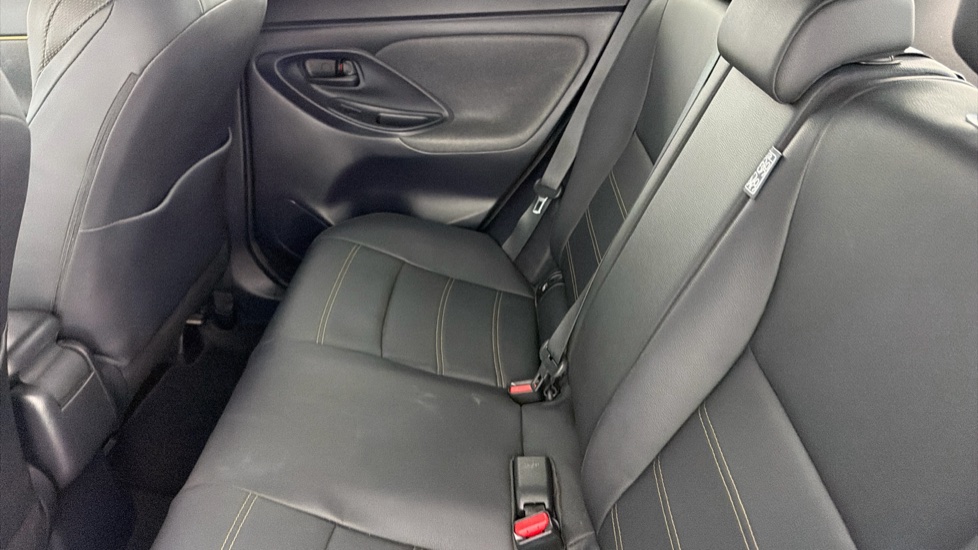 Toyota Yaris Cross 1.5 Hybrid Premiere Edition 5dr CVT Hybrid Estate - Image 15