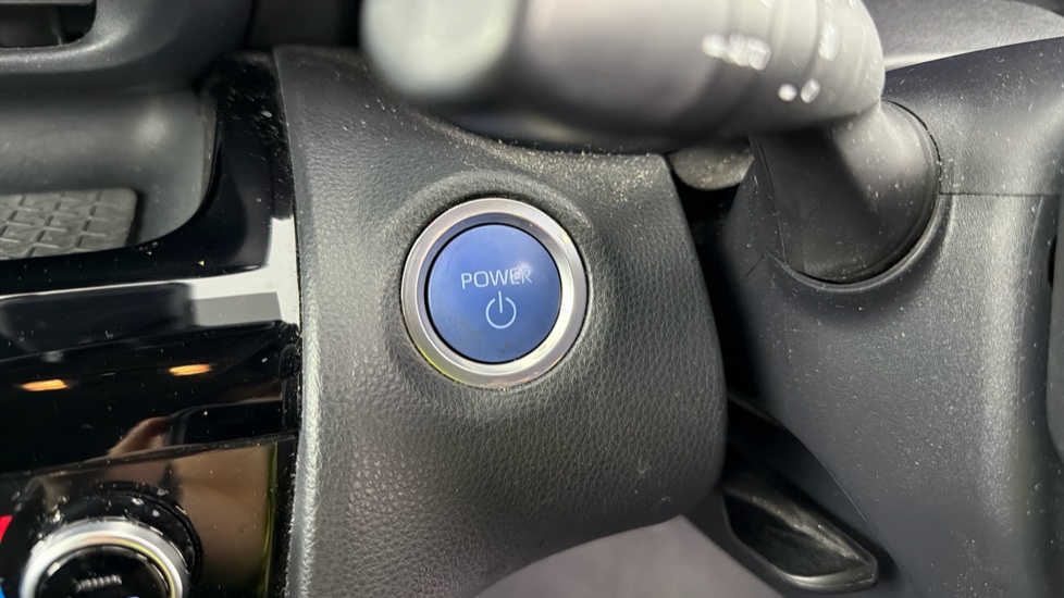 Toyota Yaris Cross 1.5 Hybrid Premiere Edition 5dr CVT Hybrid Estate - Image 16