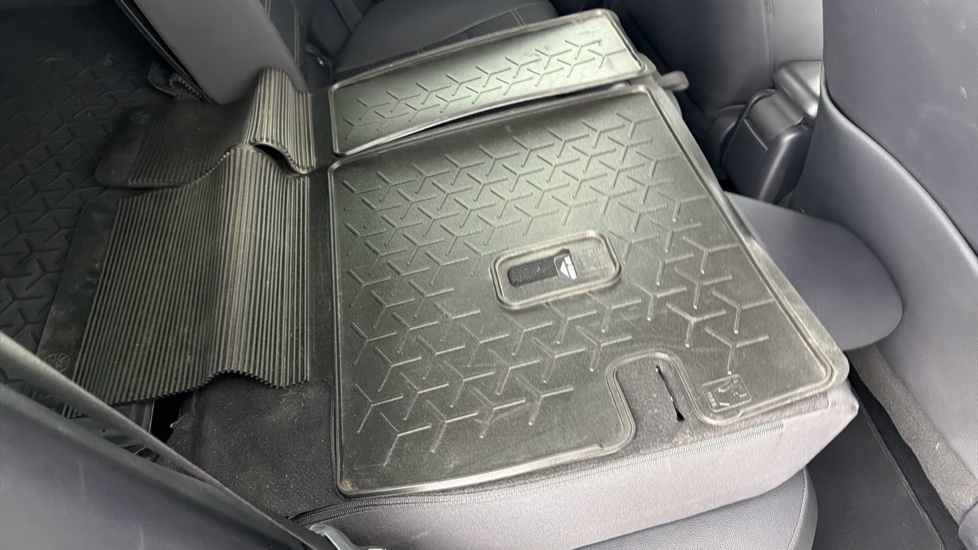Toyota Yaris Cross 1.5 Hybrid Premiere Edition 5dr CVT Hybrid Estate - Image 18