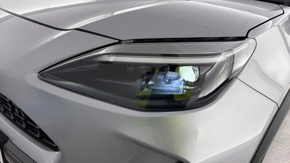 Toyota Yaris Cross 1.5 Hybrid Premiere Edition 5dr CVT Hybrid Estate - Image 20
