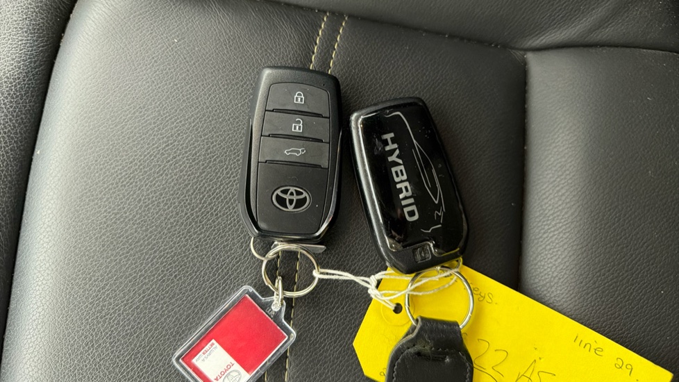 Toyota Yaris Cross 1.5 Hybrid Premiere Edition 5dr CVT Hybrid Estate - Image 28