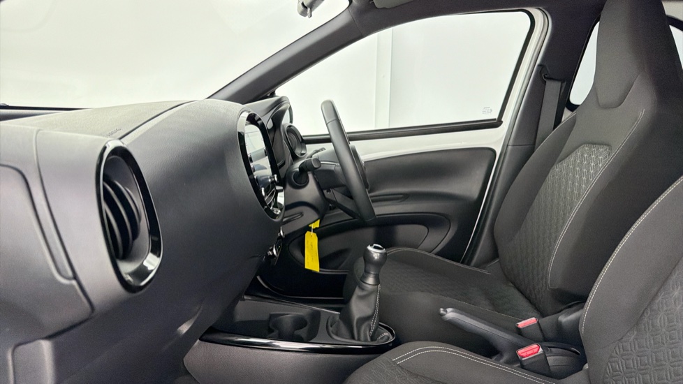 Toyota Aygo X 1.0 VVT-i Edge 5dr Petrol Hatchback - Image 5