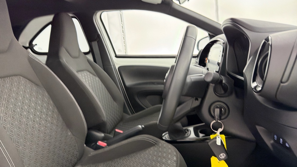 Toyota Aygo X 1.0 VVT-i Edge 5dr Petrol Hatchback - Image 12