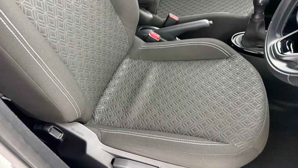 Toyota Aygo X 1.0 VVT-i Edge 5dr Petrol Hatchback - Image 17