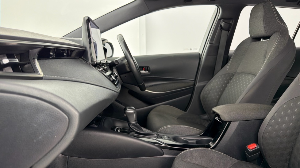 Toyota Corolla 1.8 VVT-i Hybrid Icon 5dr CVT Hybrid Estate - Image 5
