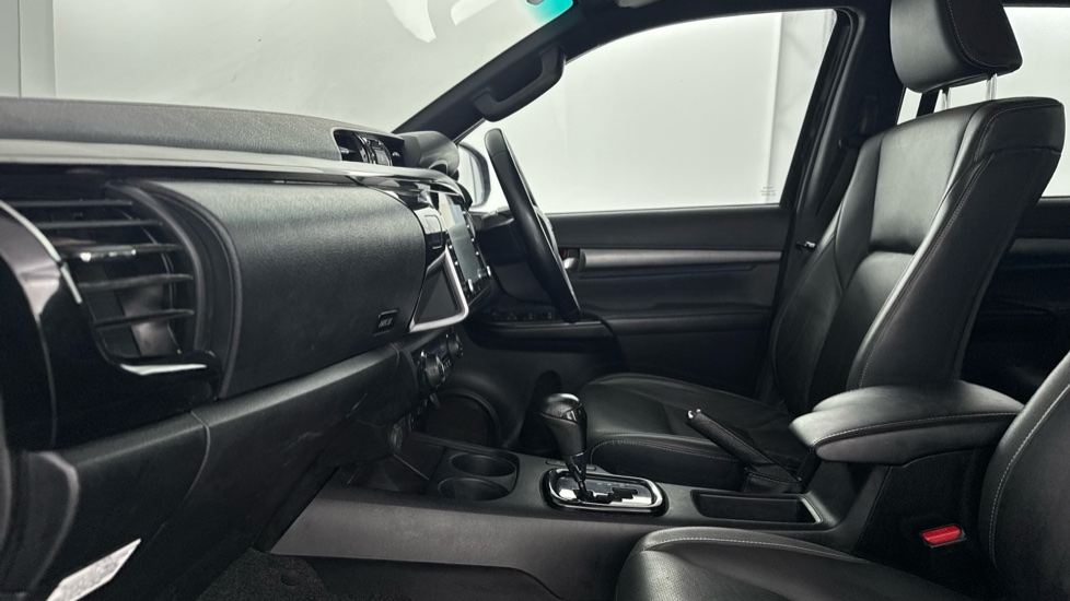Toyota Hilux Diesel Invincible X D/Cab Pick Up 2.8 D-4D Auto - Image 5