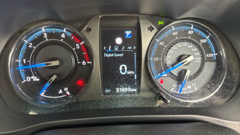 Toyota Hilux Diesel Invincible X D/Cab Pick Up 2.8 D-4D Auto - Image 11