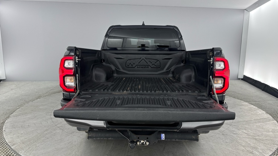 Toyota Hilux Diesel Invincible X D/Cab Pick Up 2.8 D-4D Auto - Image 13