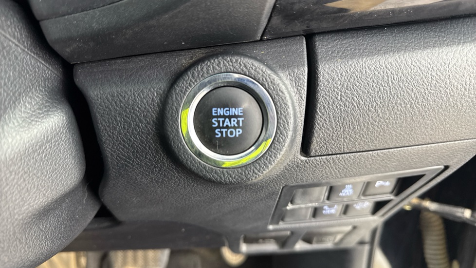 Toyota Hilux Diesel Invincible X D/Cab Pick Up 2.8 D-4D Auto - Image 16