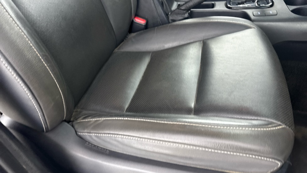 Toyota Hilux Diesel Invincible X D/Cab Pick Up 2.8 D-4D Auto - Image 17