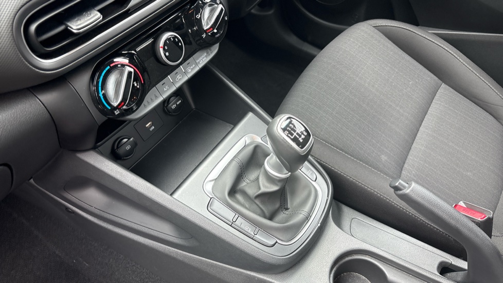 Hyundai KONA 1.0 TGDi 48V MHEV SE Connect 5dr Petrol Hatchback - Image 13