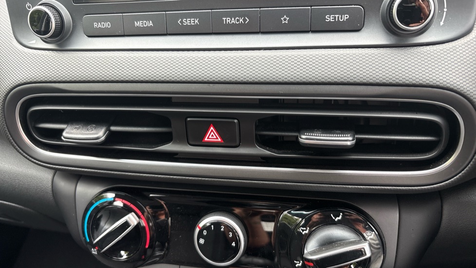 Hyundai KONA 1.0 TGDi 48V MHEV SE Connect 5dr Petrol Hatchback - Image 48
