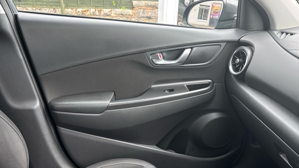 Hyundai KONA 1.0 TGDi 48V MHEV SE Connect 5dr Petrol Hatchback - Image 52